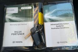 2023 Toyota Hilux SR