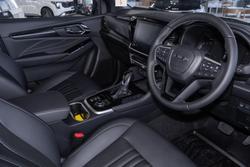 2025 Isuzu MU-X LS-T