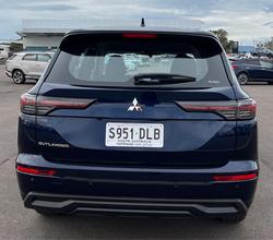 2026 Mitsubishi Outlander ES