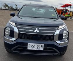 2026 Mitsubishi Outlander ES