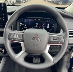 2026 Mitsubishi Outlander ES