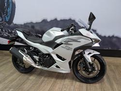 2025 Kawasaki NINJA 500 WHITE