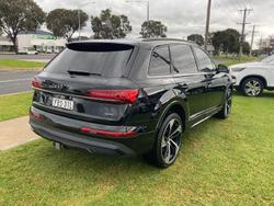 2023 Audi Q7 45 TDI Dynamic Black