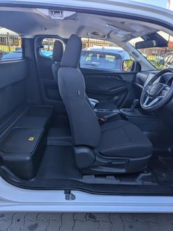 2026 Isuzu D-MAX SX MY25.5 4X4 Dual Range Mineral White