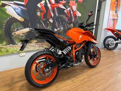 2026 Ktm 390 DUKE ORANGE