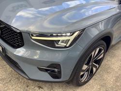 2022 Volvo XC40 Ultimate B5 Dark