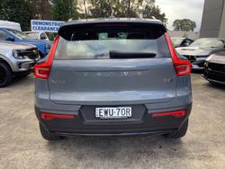 2022 Volvo XC40 Ultimate B5 Dark