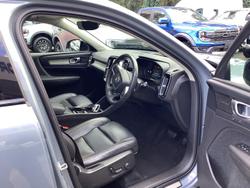 2022 Volvo XC40 Ultimate B5 Dark