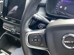 2022 Volvo XC40 Ultimate B5 Dark