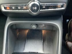 2022 Volvo XC40 Ultimate B5 Dark