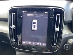 2022 Volvo XC40 Ultimate B5 Dark