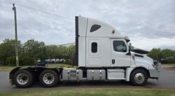 2021 Freightliner Cascadia 126 WHITE
