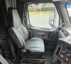 2021 Freightliner Cascadia 126 WHITE