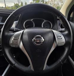 2016 Nissan Navara RX