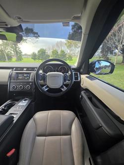 2017 Land Rover Discovery TD6 SE
