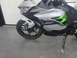 2024 Kawasaki NINJA E-1 SILVER