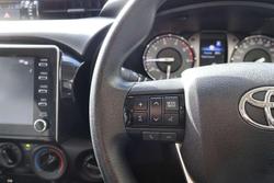 2025 Toyota Hilux SR