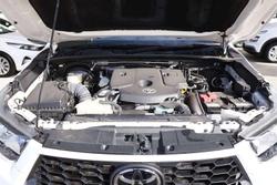 2025 Toyota Hilux SR