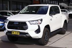 2025 Toyota Hilux SR