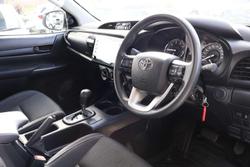 2025 Toyota Hilux SR