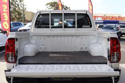 2025 Toyota Hilux SR