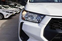 2025 Toyota Hilux SR