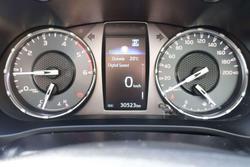 2025 Toyota Hilux SR