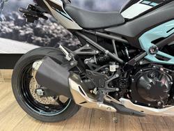 2025 Kawasaki Z900 (ZR900) WHITE