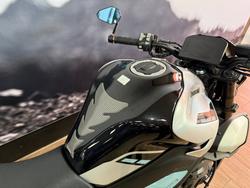 2025 Kawasaki Z900 (ZR900) WHITE