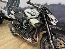 2025 Kawasaki Z900 (ZR900) WHITE