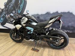 2025 Kawasaki Z900 (ZR900) WHITE