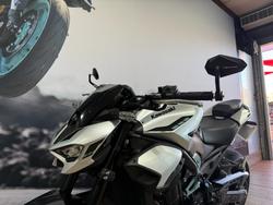 2025 Kawasaki Z900 (ZR900) WHITE