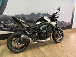 2025 Kawasaki Z900 (ZR900) WHITE