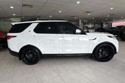 2021 Land Rover Discovery D300 SE