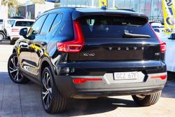 2022 Volvo XC40 T5 R-Design