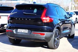 2022 Volvo XC40 T5 R-Design