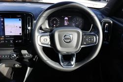 2022 Volvo XC40 T5 R-Design