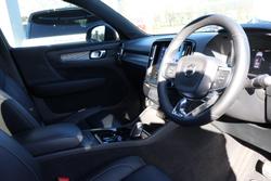 2022 Volvo XC40 T5 R-Design