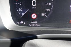 2022 Volvo XC40 T5 R-Design