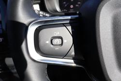 2022 Volvo XC40 T5 R-Design