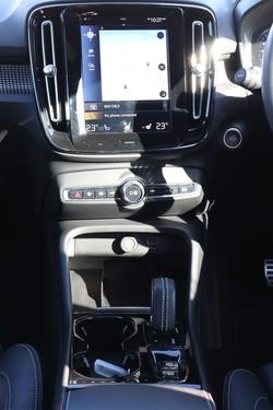 2022 Volvo XC40 T5 R-Design