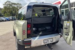 2021 Land Rover Defender 90 D300 SE