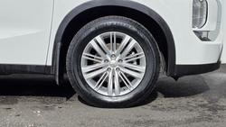 2024 Mitsubishi Outlander ES
