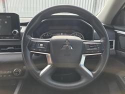 2024 Mitsubishi Outlander ES