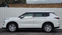 2024 Mitsubishi Outlander ES