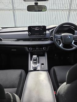 2024 Mitsubishi Outlander ES