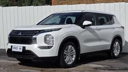2024 Mitsubishi Outlander ES
