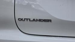 2024 Mitsubishi Outlander ES