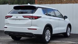 2024 Mitsubishi Outlander ES