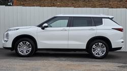 2023 Mitsubishi Outlander LS